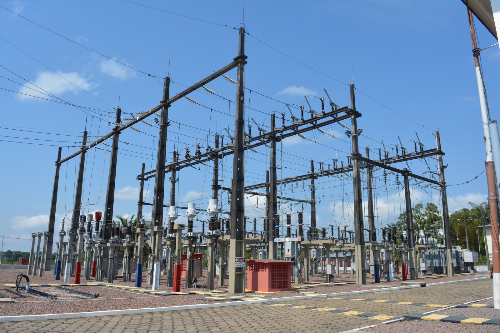 Manaus registra pico de consumo de energia e sobrecarga no sistema elétrico