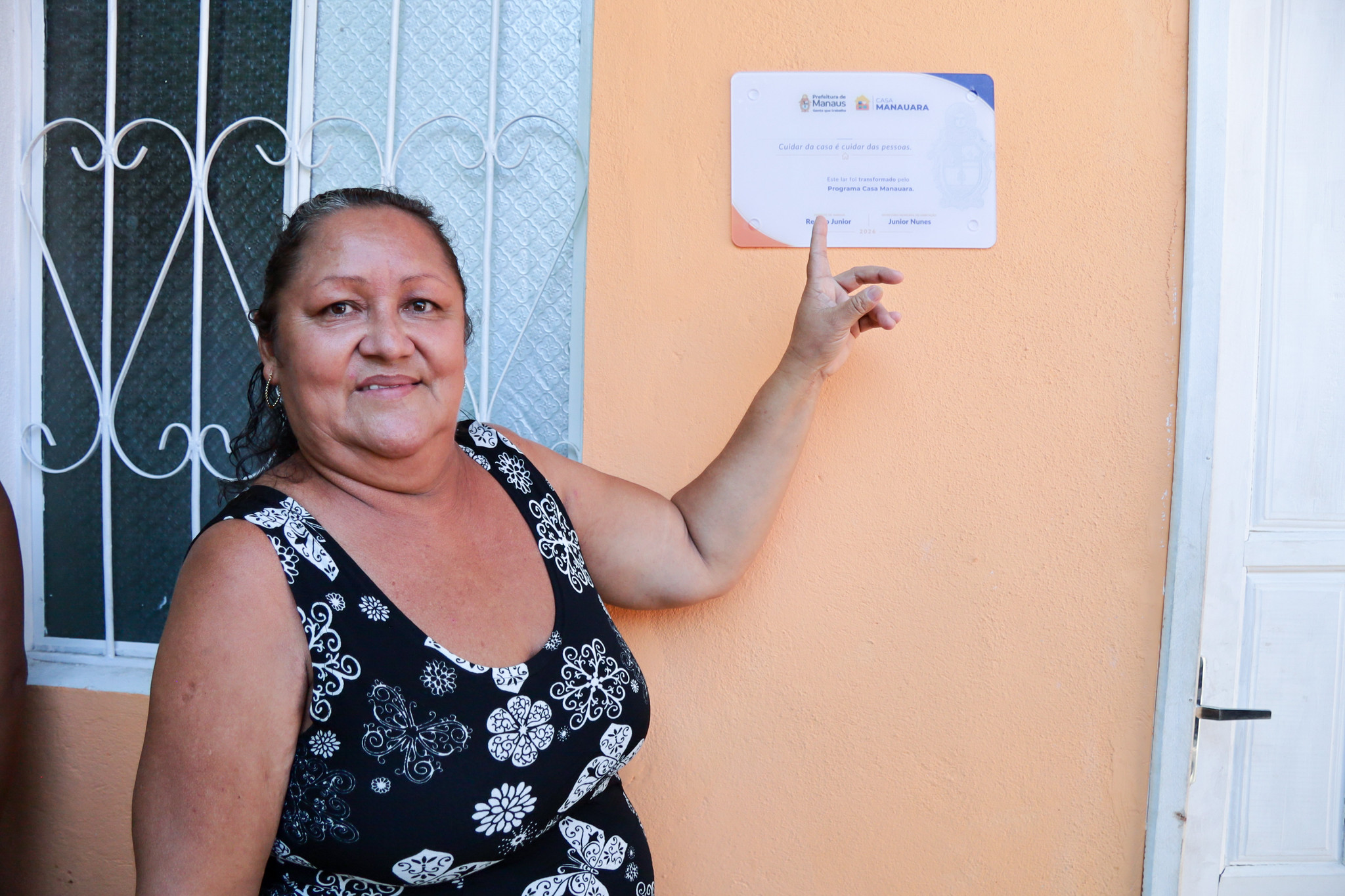 Prefeitura entrega mais três casas reformadas no bairro Cidade de Deus