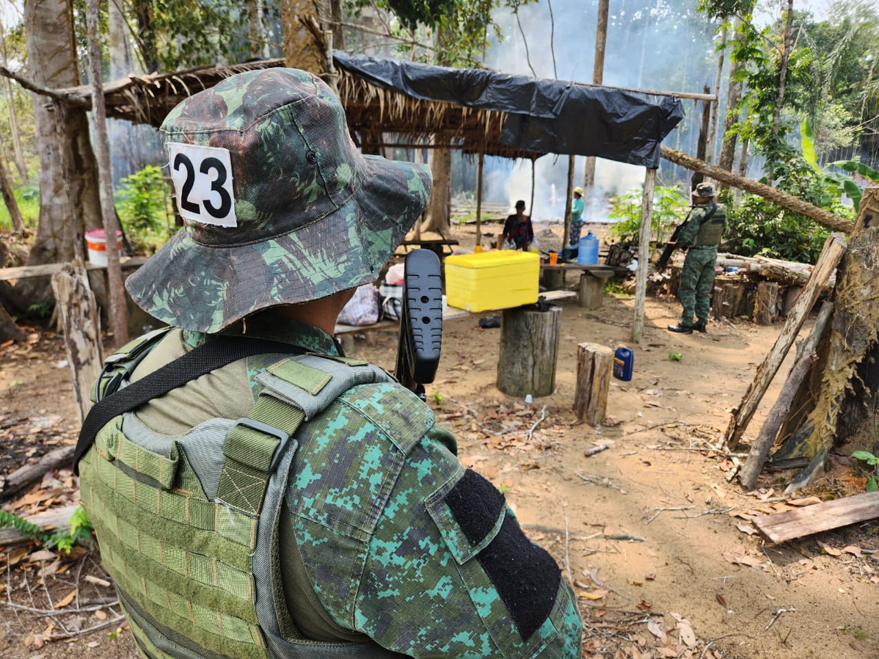 PMAM prende homem por desmatamento e queimada no município de novo Airão