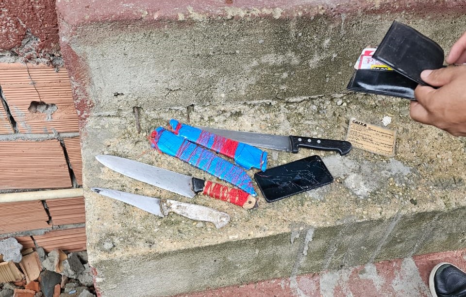 Homem é preso por tentar matar o próprio irmão a terçadadas