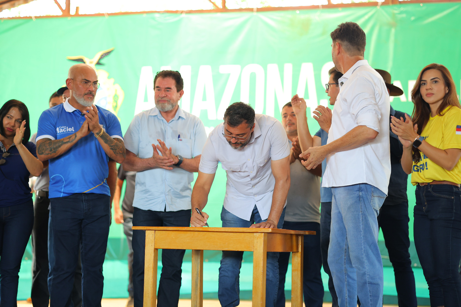 Wilson Lima assina decreto que amplia regularização ambiental de produtores no sul do AM