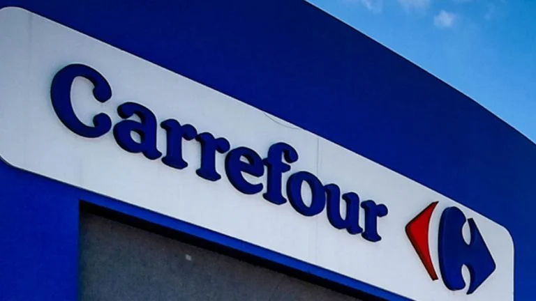 Carrefour terá que pagar R$ 25 mil a adolescente acusado de furtar pacote de salgadinhos em Manaus