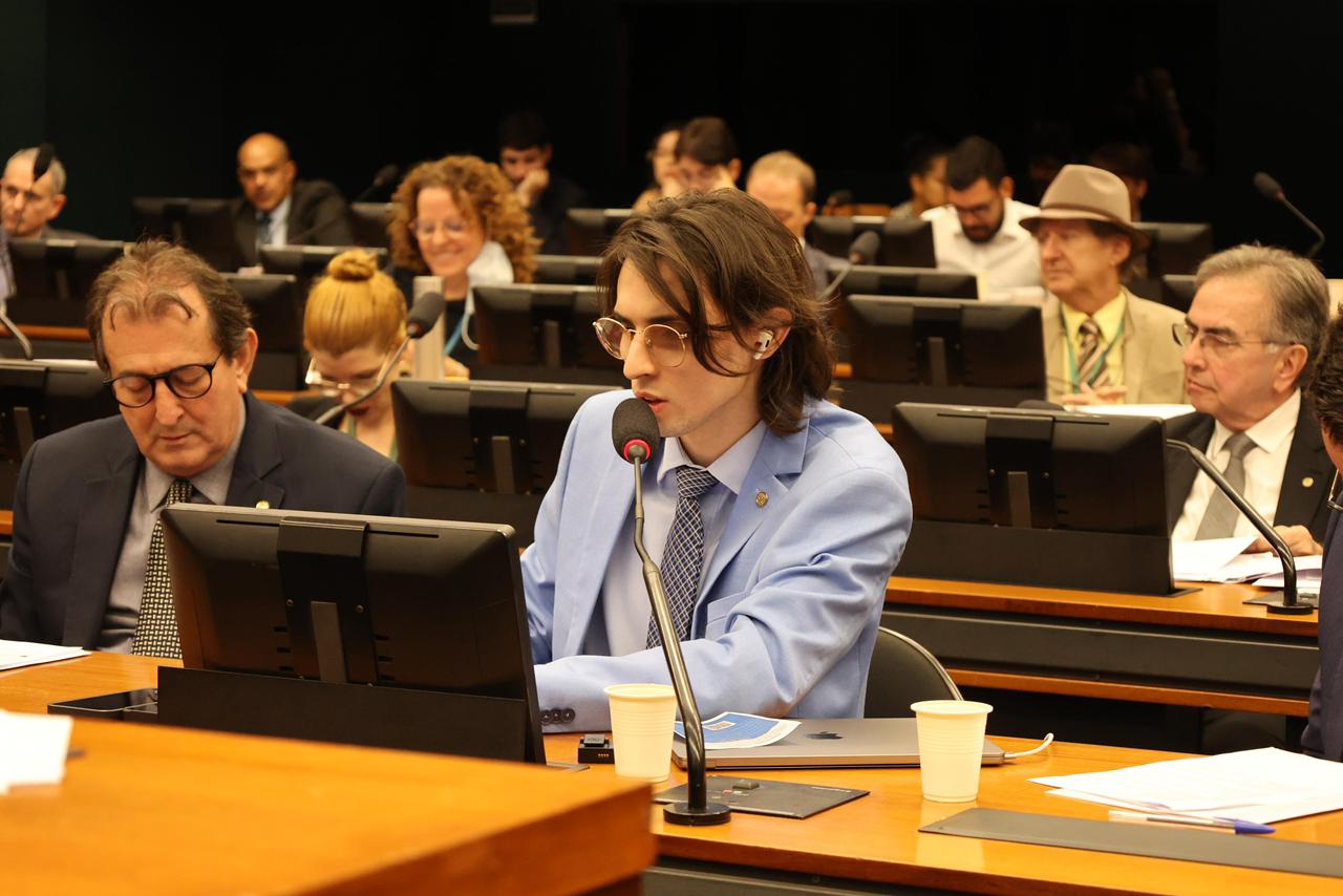 Amom Mandel assina PEC para reduzir IPVA