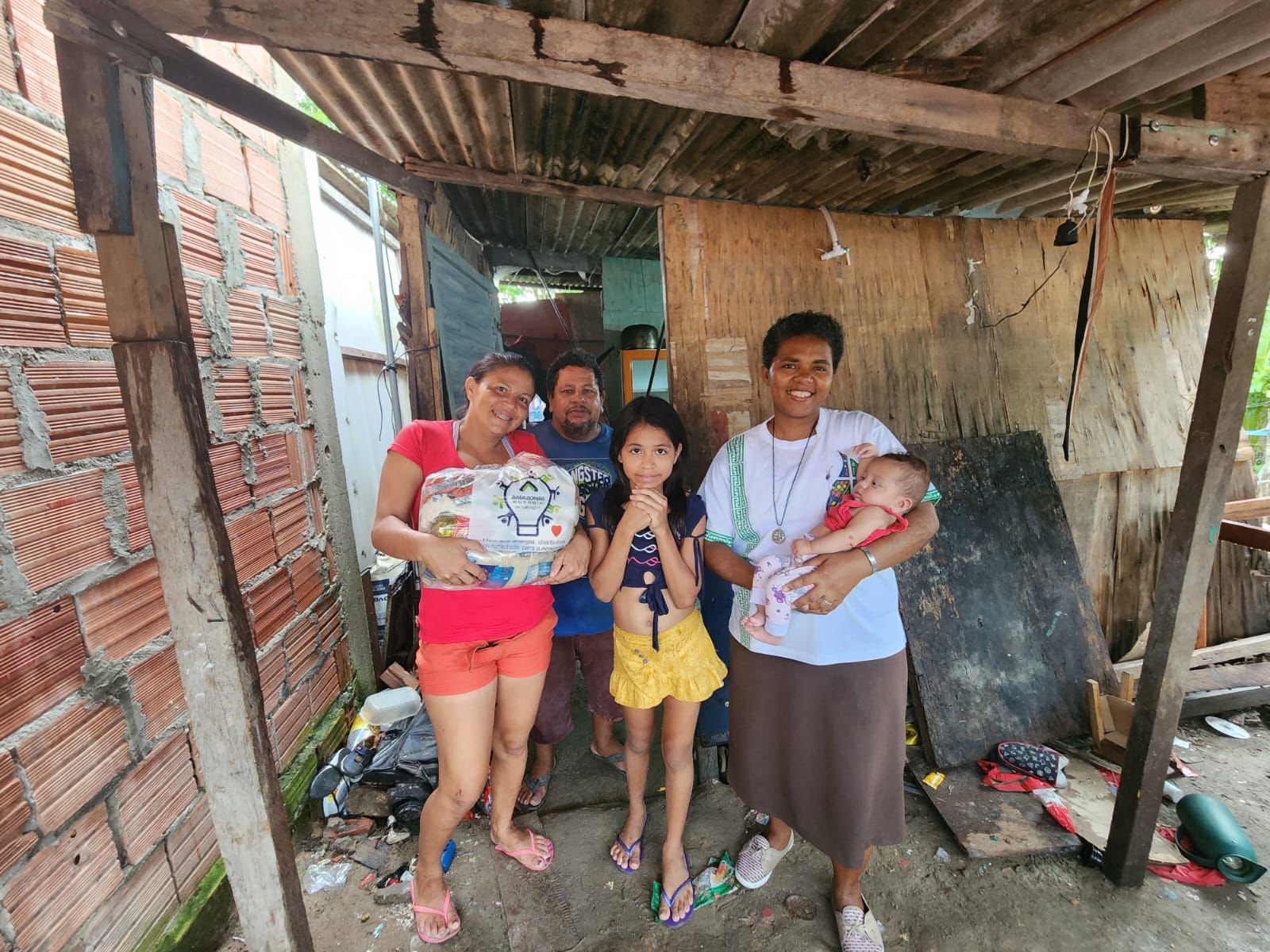 Projeto 'Energia Solidária', da Amazonas Energia, chega às casas de pessoas mais carentes