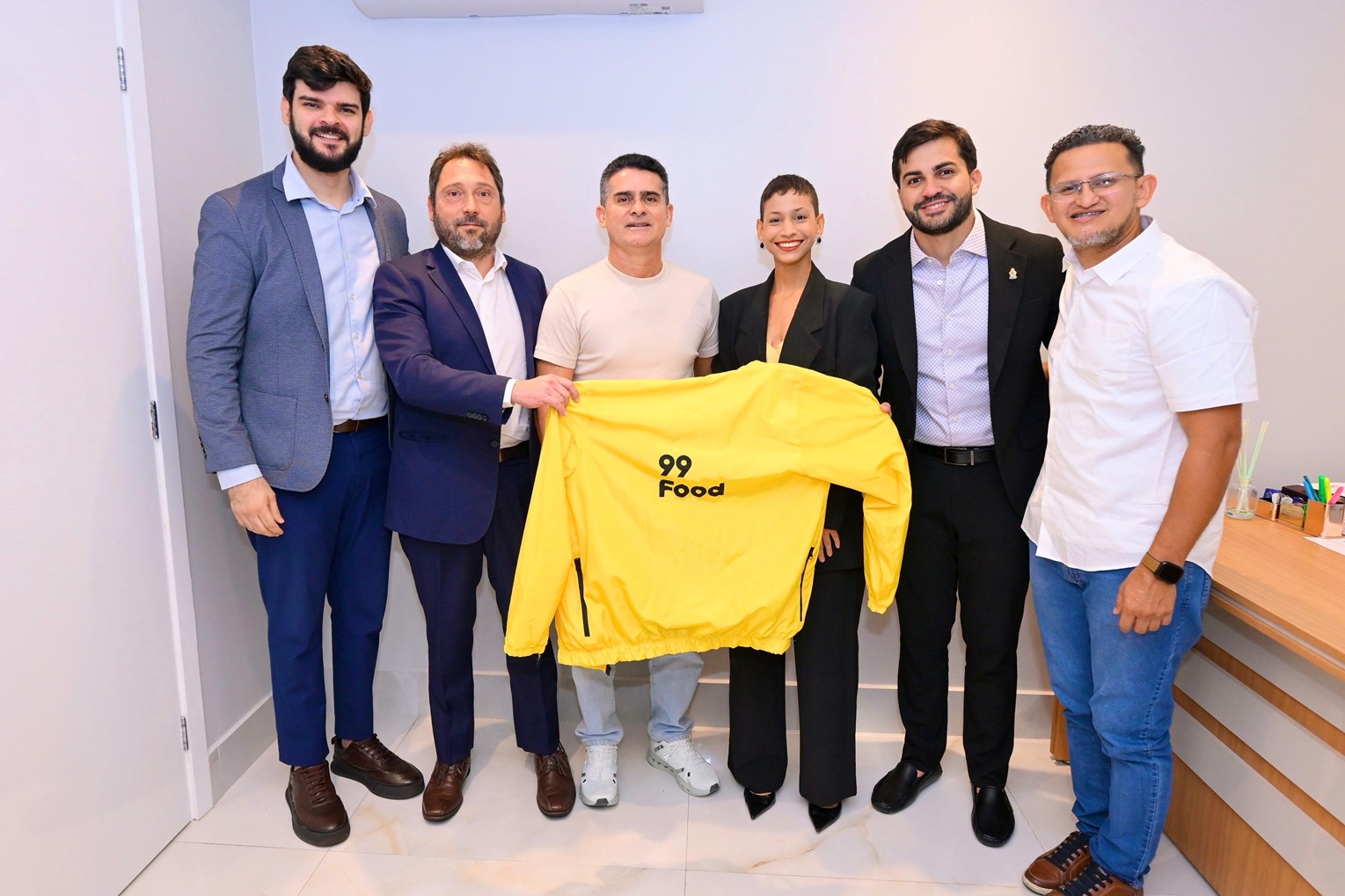 Prefeitura inicia estudo para criar ponto de apoio a motociclistas de app em Manaus