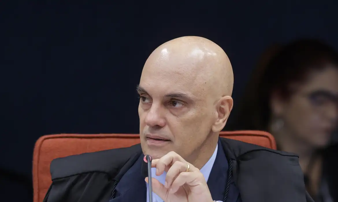 Moraes abre ação contra Flávio Bolsonaro por suposta calúnia a Lula