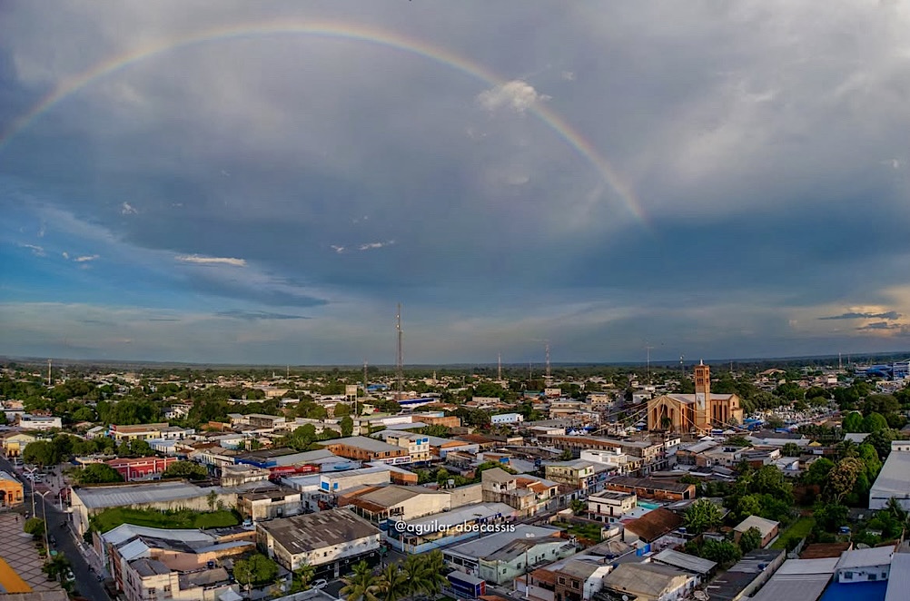 Qual o ano mais quente em Parintins: 2024 ou 2025?