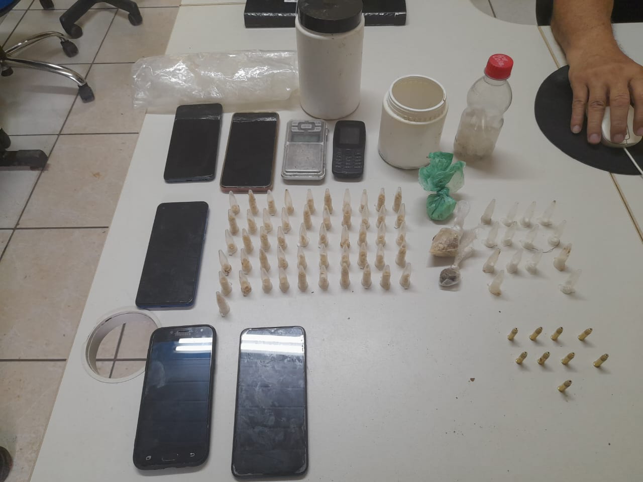 Foragidos são presos por tráfico de drogas, em Iranduba