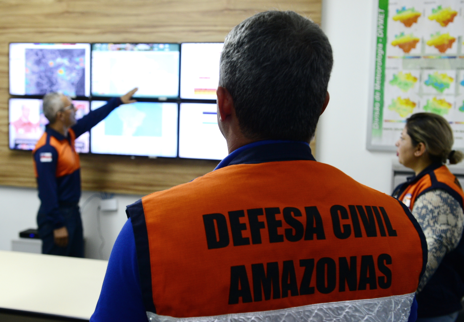 Defesa Civil emite alerta de risco de deslizamentos em Manaus