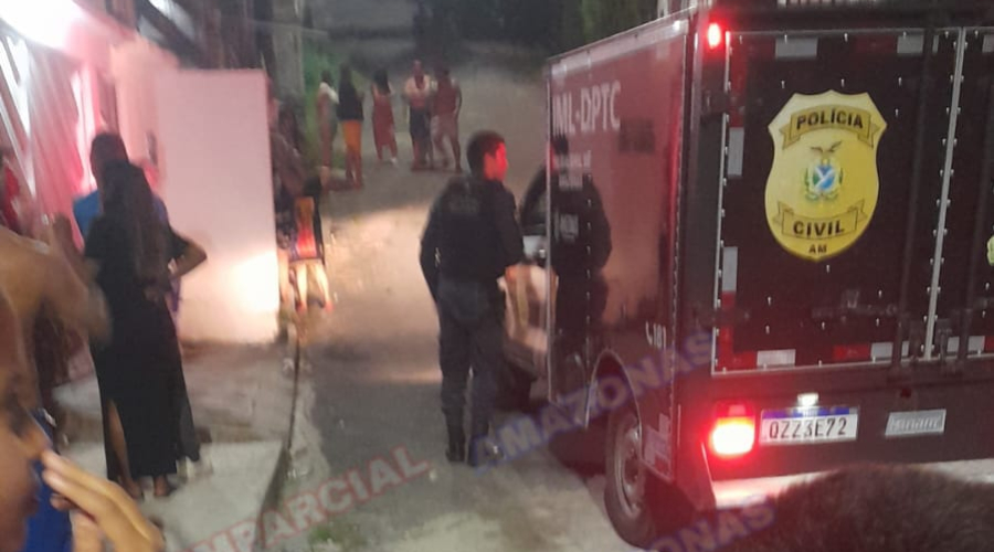 Mulher é assassinada a facadas dentro da própria casa no Monte da Oliveiras