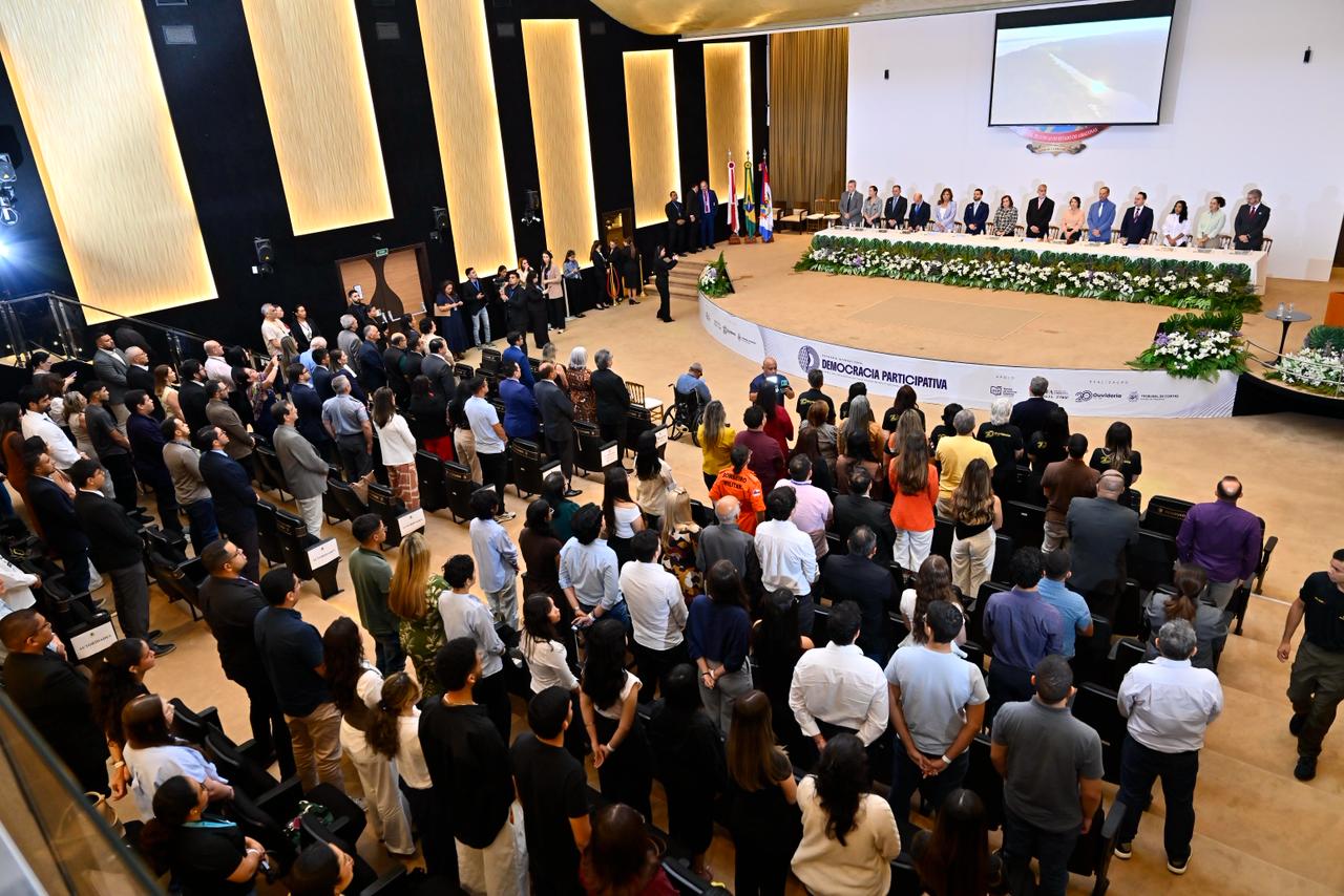 TCE-AM reúne ministro do STJ e especialistas internacionais em seminário sobre democracia