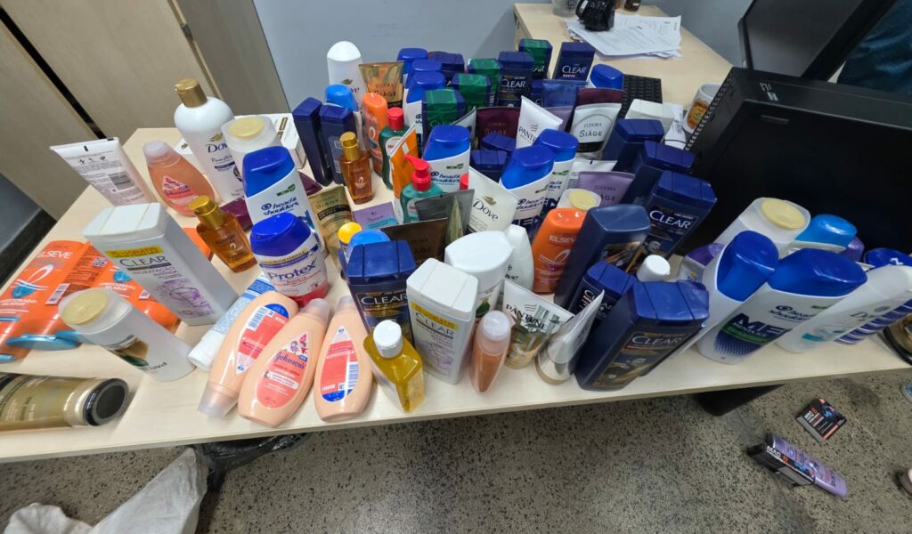 Polícia prende dois suspeitos de furtar produtos de lojas em Manaus