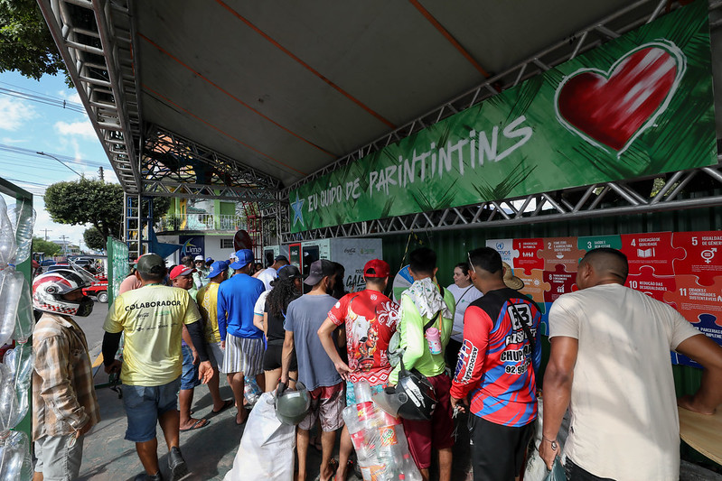 Festival de Parintins: Torcedores do Caprichoso e Garantido vão disputar título de Campeão Sustentável