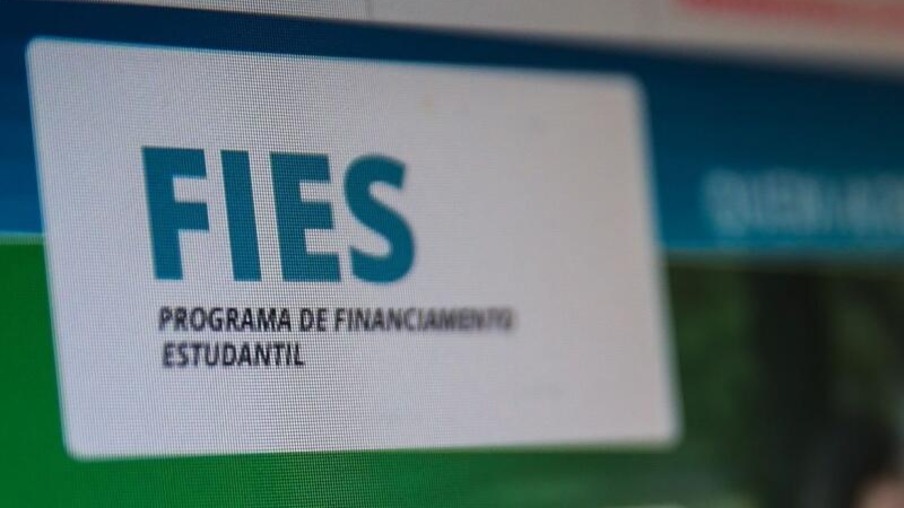 AM tem 991 beneficiados pelo financiamento estudantil em 2023, com 64,58% de mulheres