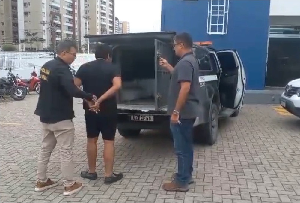 Cantor de arrocha é preso por suspeita de estuprar enteada em Manaus