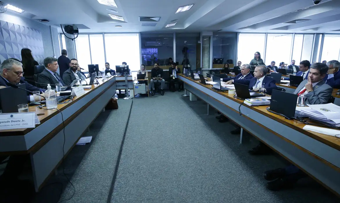 CPMI do INSS ouve ex-dirigentes de associação e conselho nesta segunda