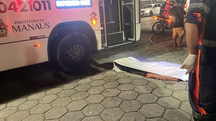 Motorista de ônibus é morto com facada no pescoço após discussão em Manaus