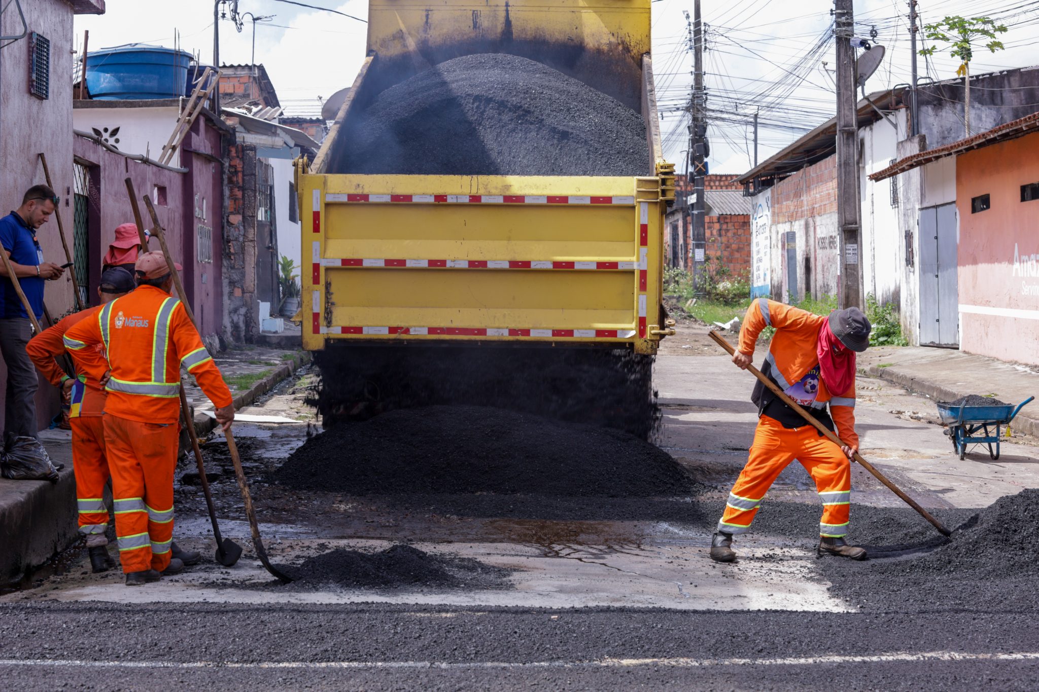 Prefeitura leva serviços de infraestrutura, saúde e assistência social ao Santa Etelvina