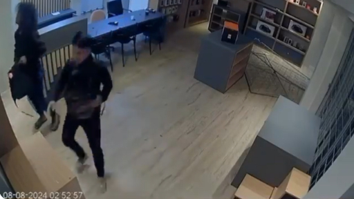 Vídeo: ladrões furtam caixas de celulares vazias de loja em Manaus