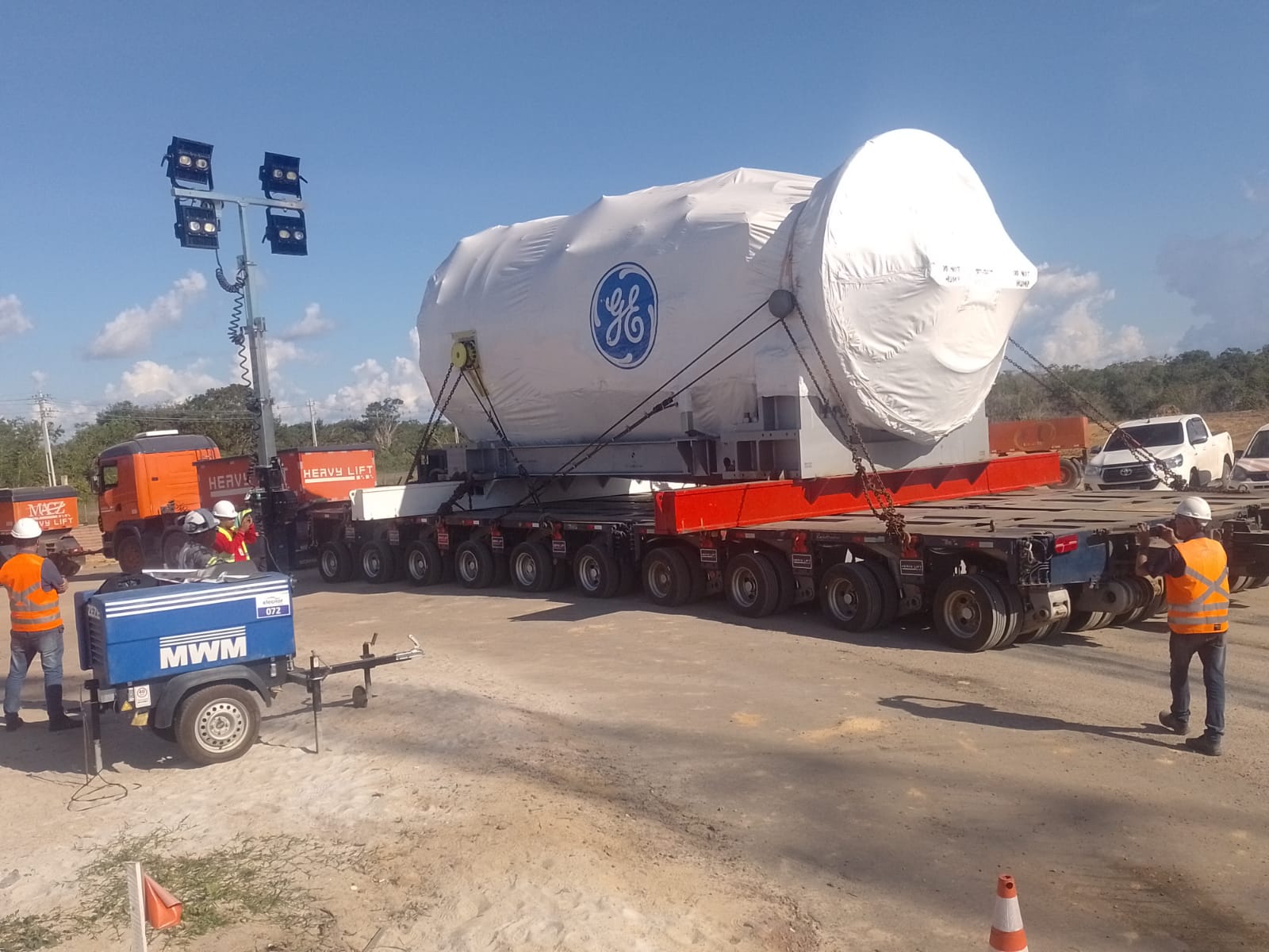 Obra do Complexo Azulão 950, em Silves, avança com a chegada de equipamentos