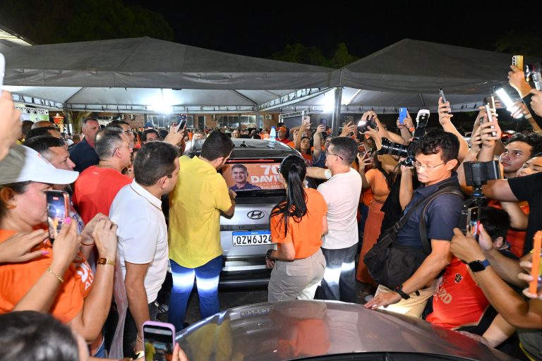 David abre campanha na madrugada reunindo eleitores na Região Metropolitana