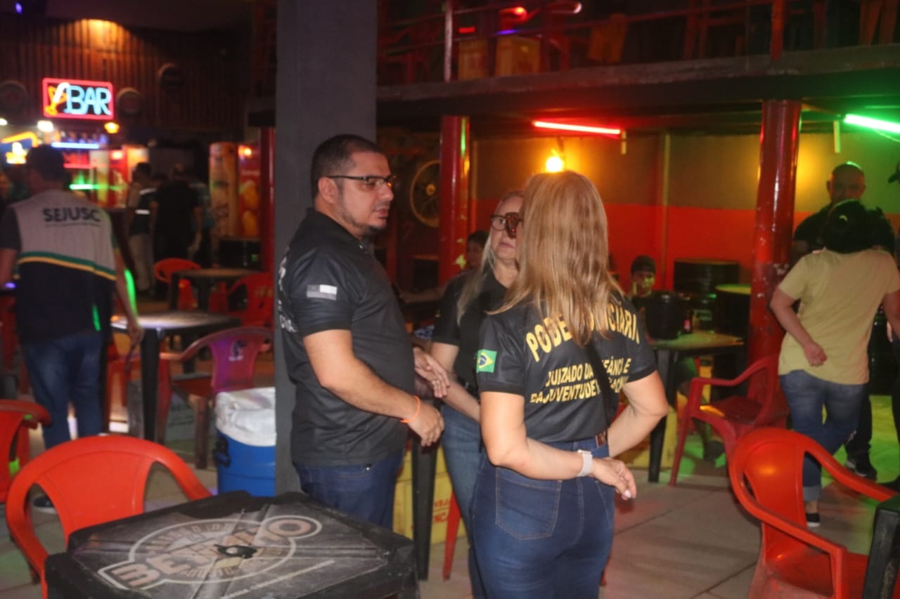Dono de bar é preso por desacato ao tentar impedir fiscalização em Manaus