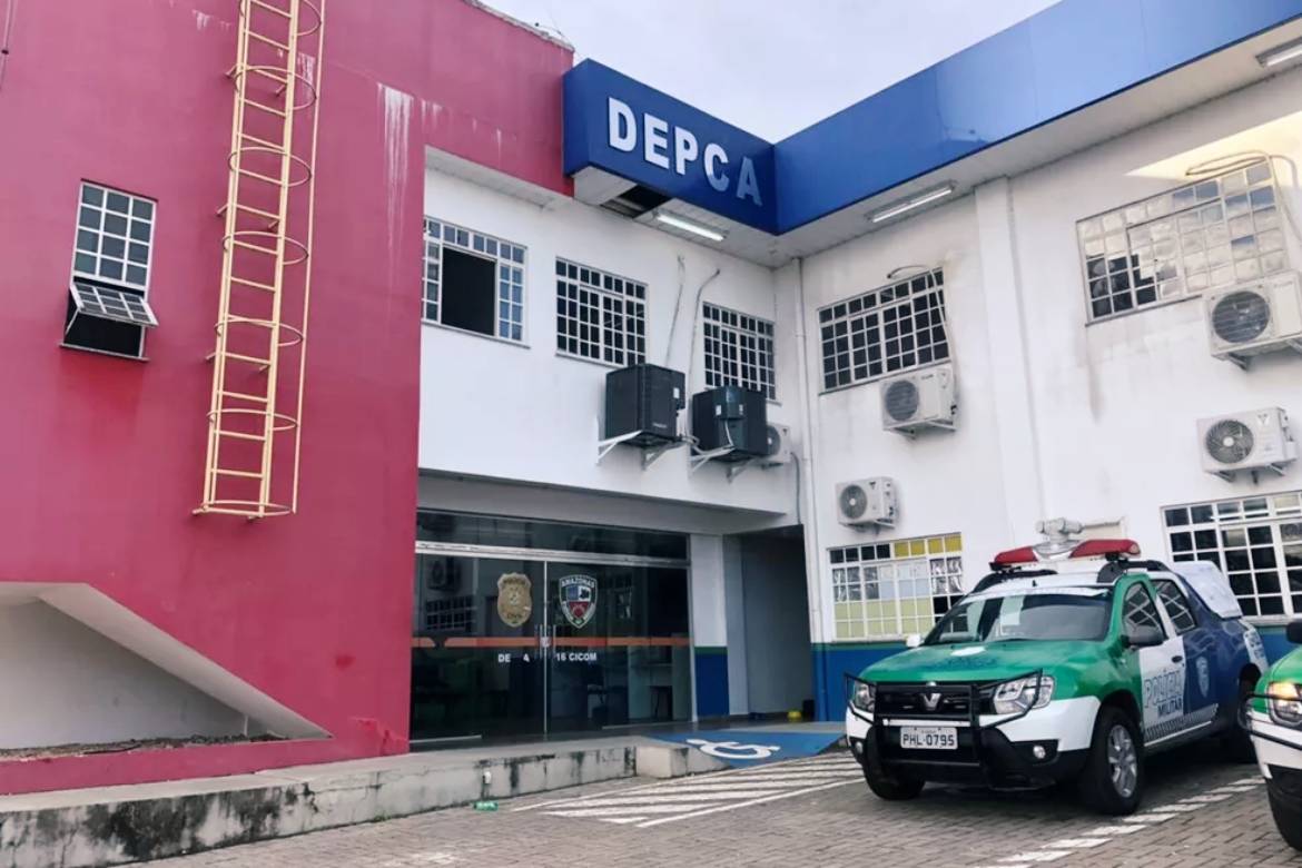 Pastor é preso por aliciar e manter relações sexuais com adolescente em Manaus