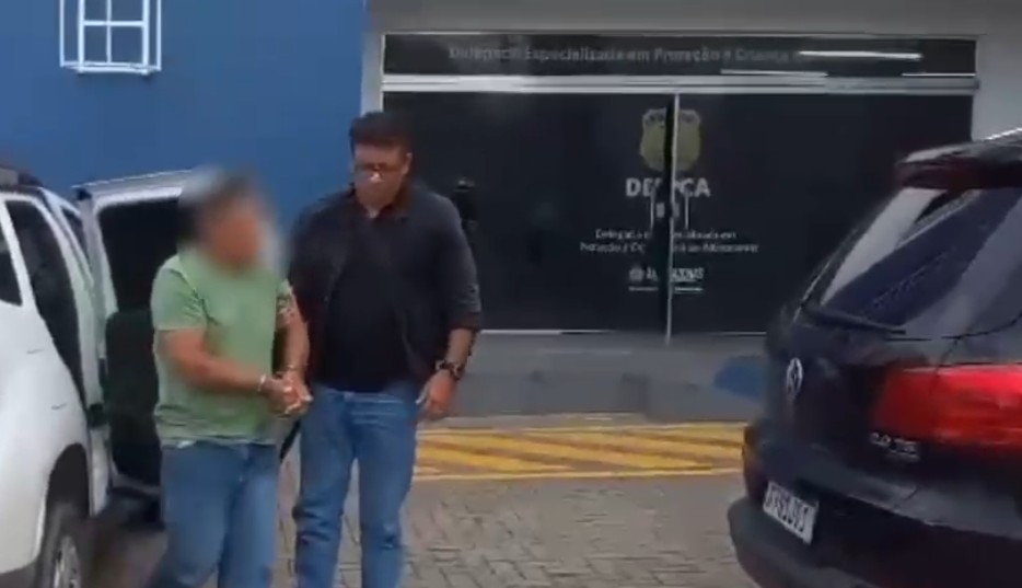 Idoso é preso por abuso sexual e maus-tratos contra sua enteada e seus três filhos no AM