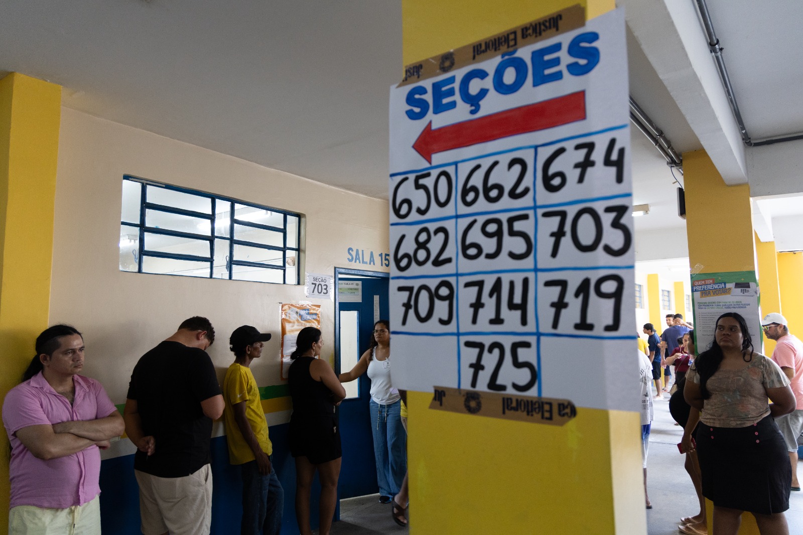 Primeiro turno no AM teve filas e 20 urnas substituídas, diz TRE