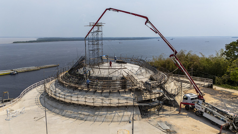 Obra de Niemeyer no Encontro das Águas avança com concretagem