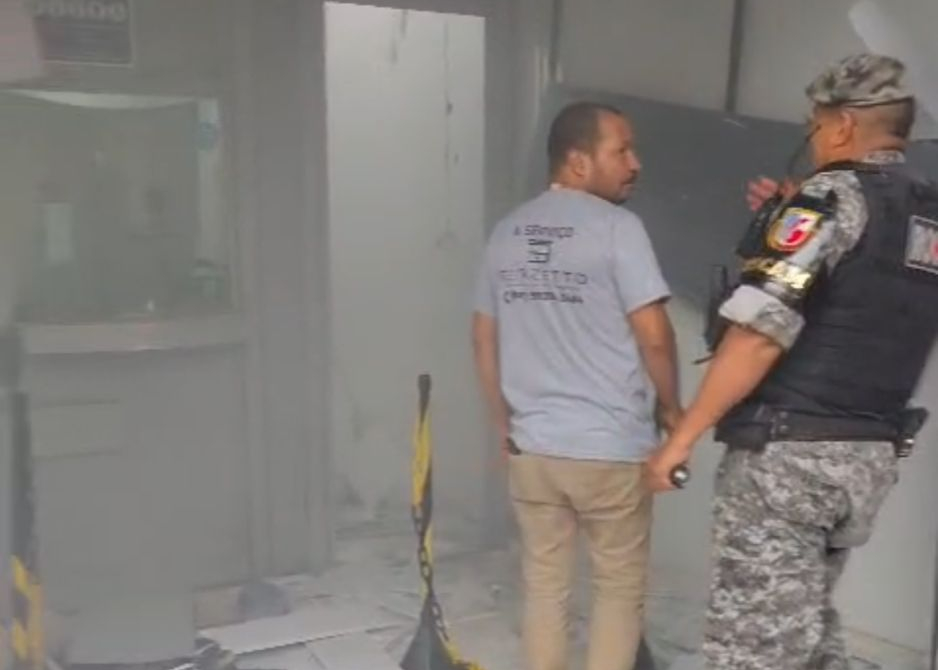 Vídeo: criminosos explodem casa lotérica e levam malotes de dinheiro em Manaus