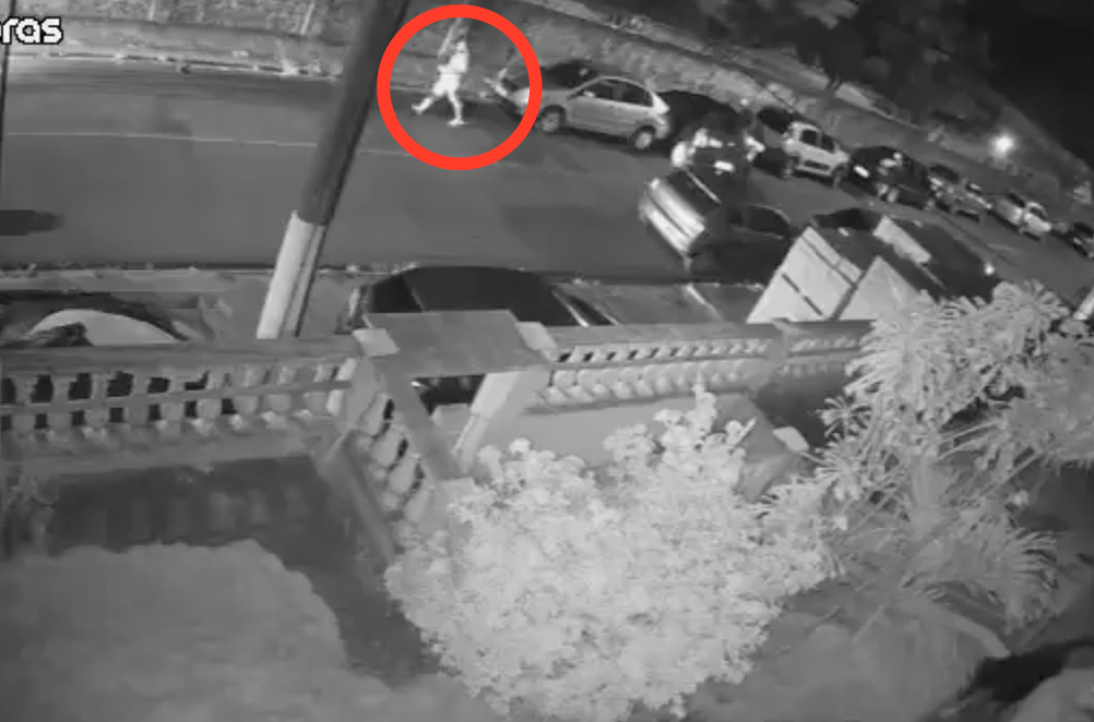 Vídeo: Com ciúmes, homem esfaqueia mulher e namorado em Manaus