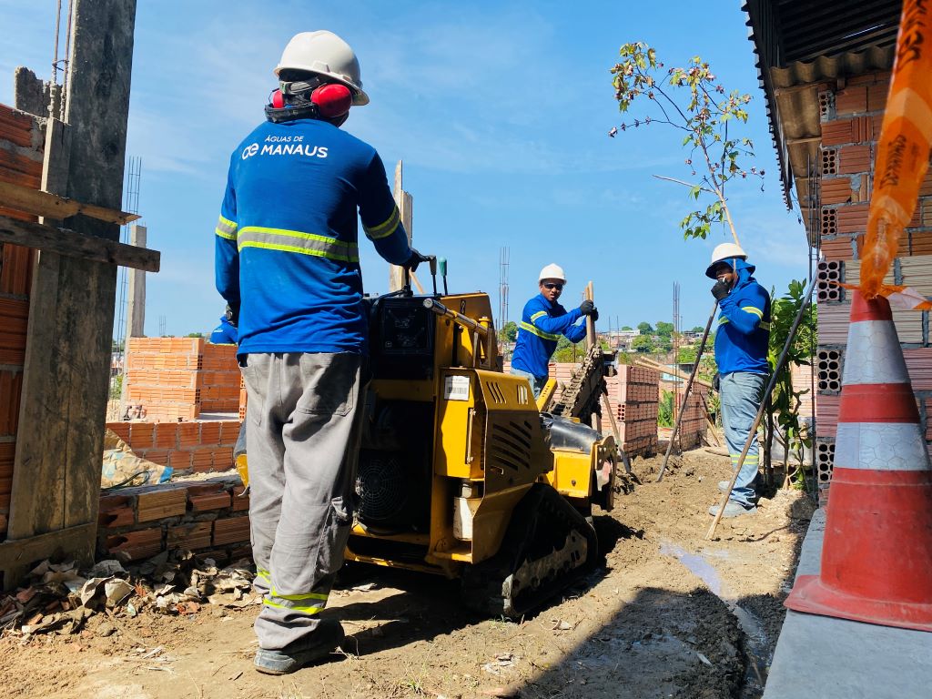 Feira comunitária da zona Leste recebe estrutura de água tratada