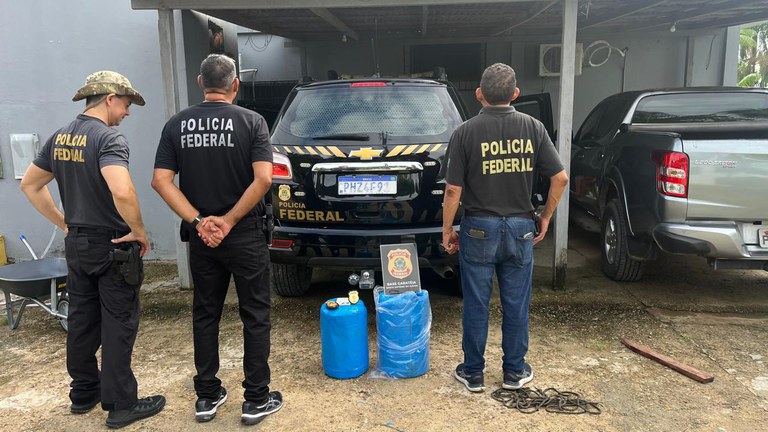 PF prende homem que transportava 63 kg de pasta base de cocaína no AM