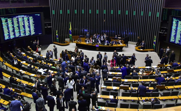 Câmara conclui votação da reforma tributária