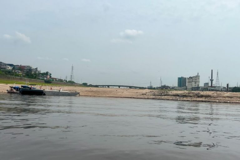 Rio Negro sobe 12 centímetros por dia em Manaus, afirma SGB