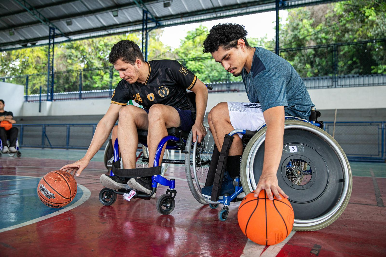 Curso de Educação Física da UEA promove aulas sobre o manuseio de cadeira de rodas