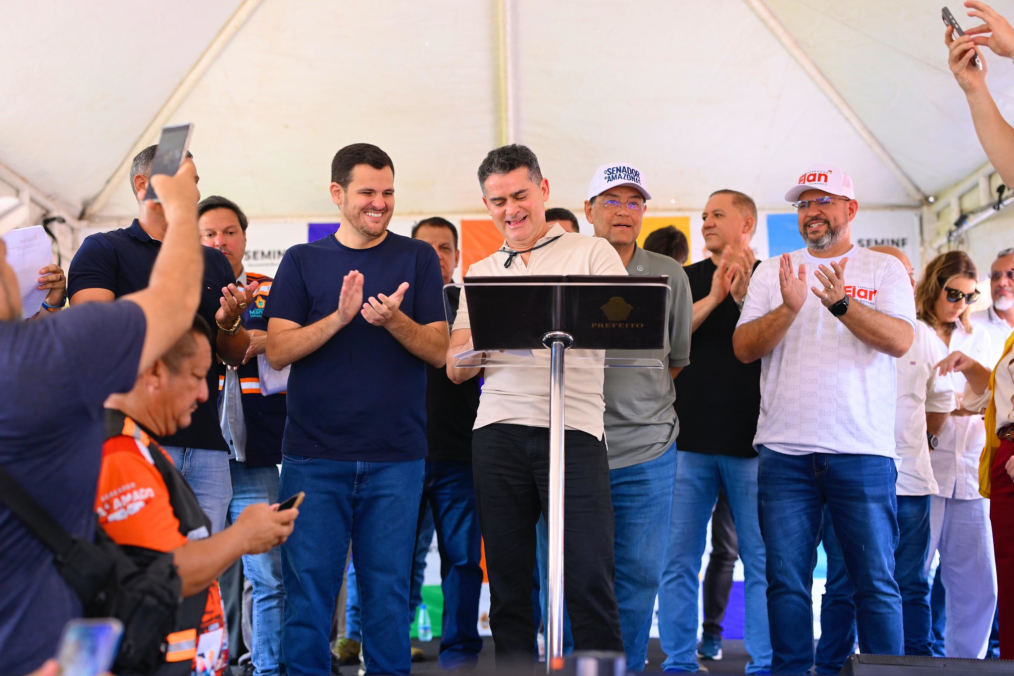 Prefeito de Manaus se afasta do cargo por mais cinco dias