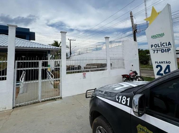 Filho é preso por roubo e perseguição contra o próprio pai idoso em Novo Airão