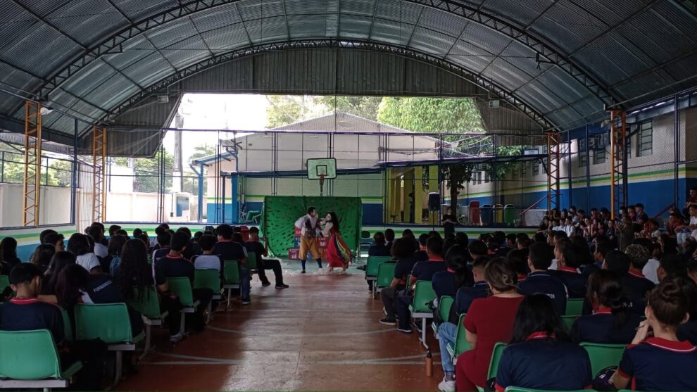 Estudantes da rede pública de Manaus participam de oficinas de artes cênicas e produção artística