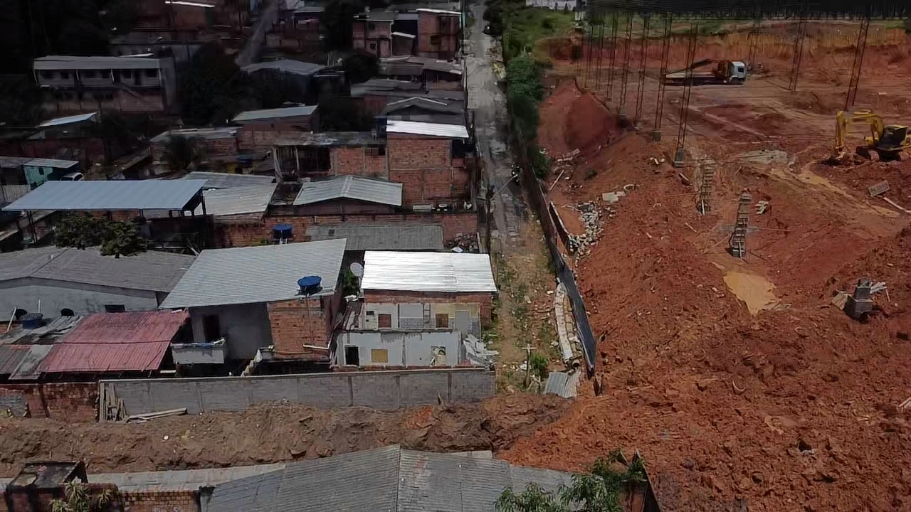 Defensoria realiza audiência para tratar sobre deslizamento de terra que atingiu sete casas no Tarumã