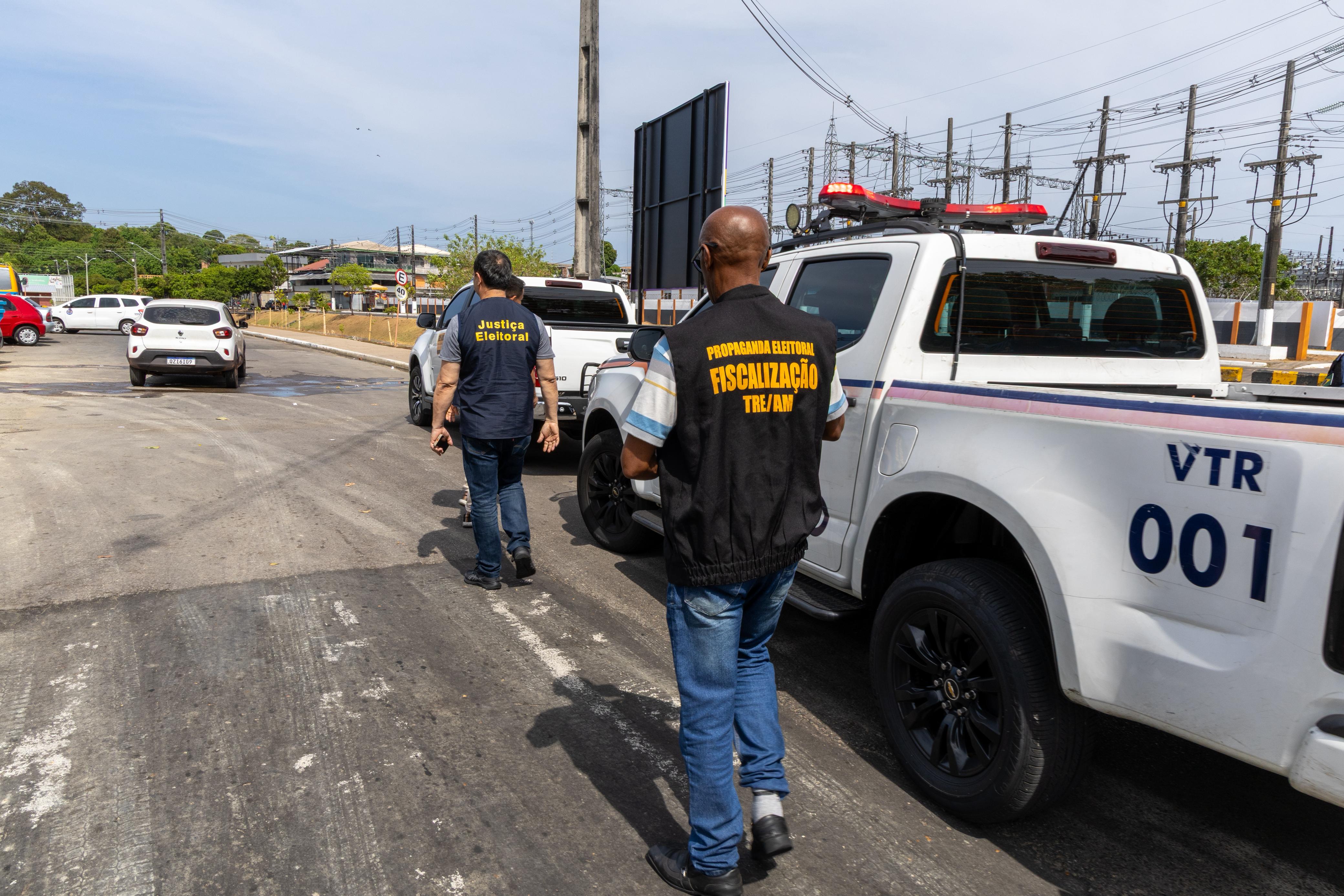 TRE-AM identifica propaganda irregular e interrompe uso de ‘paredões’ em fiscalização em Manaus