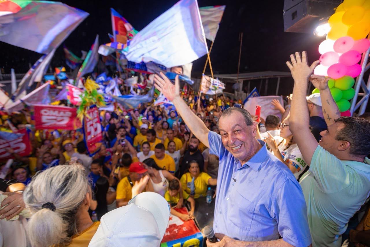 Em Novo Airão, Omar defende turismo como caminho para gerar emprego e renda