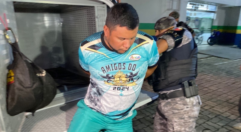 Líder do CV, "Urso" é preso com fuzil e drogas em condomínio  de Manaus