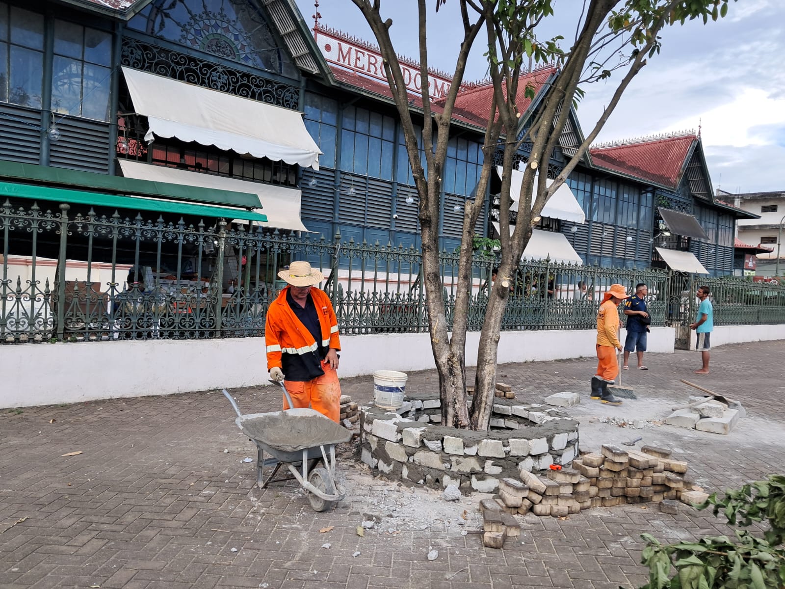 Prefeitura intensifica obras de revitalização no entorno do Mercado Adolpho Lisboa