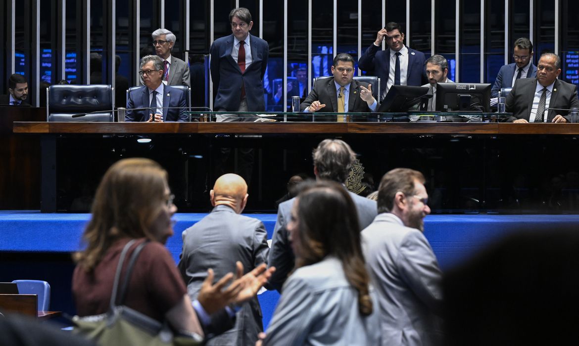 Alcolumbre diz que Senado vota fim da escala 6x1 após as eleições