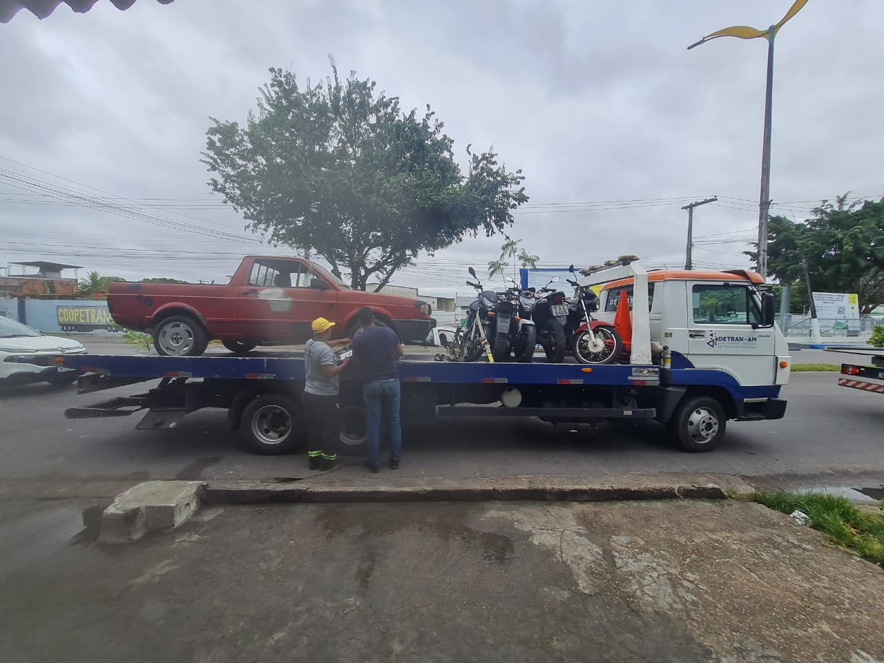 Nove veículos roubados, furtados e adulterados são apreendidos em oficinas