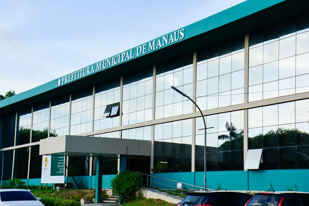 Prefeitura de Manaus decreta ponto facultativo na segunda, em razão do jogo do Brasil