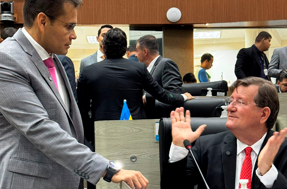 Rosses tenta convencer vereadores a dar honraria de Manaus a Flavio Bolsonaro