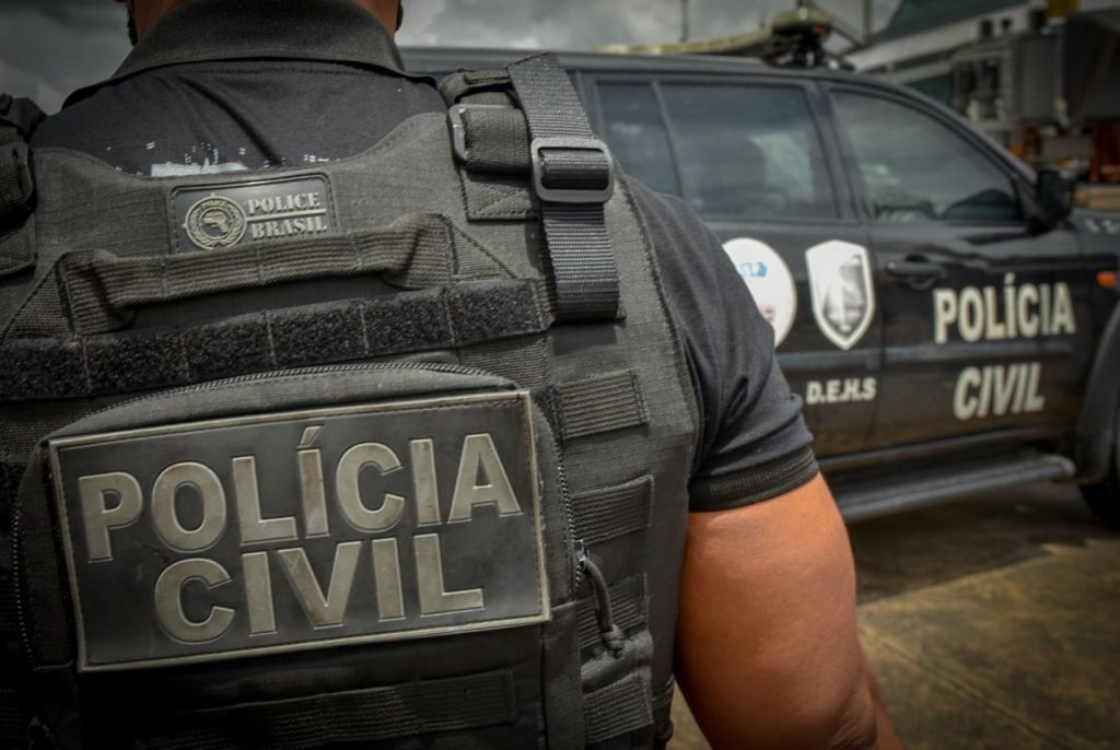 Criminosos invadem casa e matam homem na frente da esposa